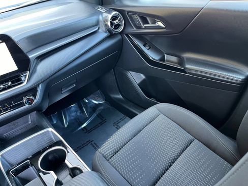 Used 2025 Chevrolet Equinox LT FWD image 39