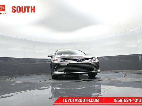 Used 2021 Toyota Camry XLE image 39