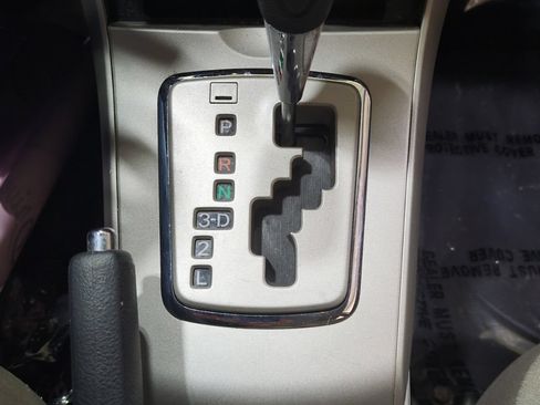 Used 2013 Toyota Corolla LE FWD image 18