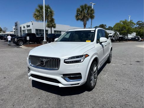 Used 2023 Volvo XC90 B6 Plus image 7