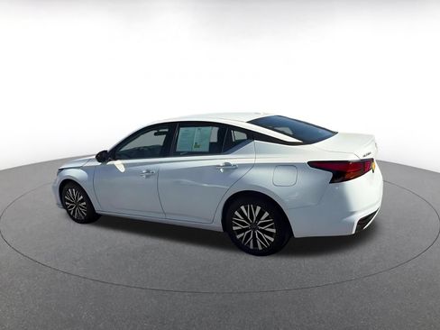 Used 2025 Nissan Altima 2.5 SV FWD image 10