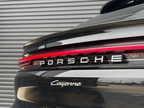 Certified 2025 Porsche Cayenne Coupe image 28