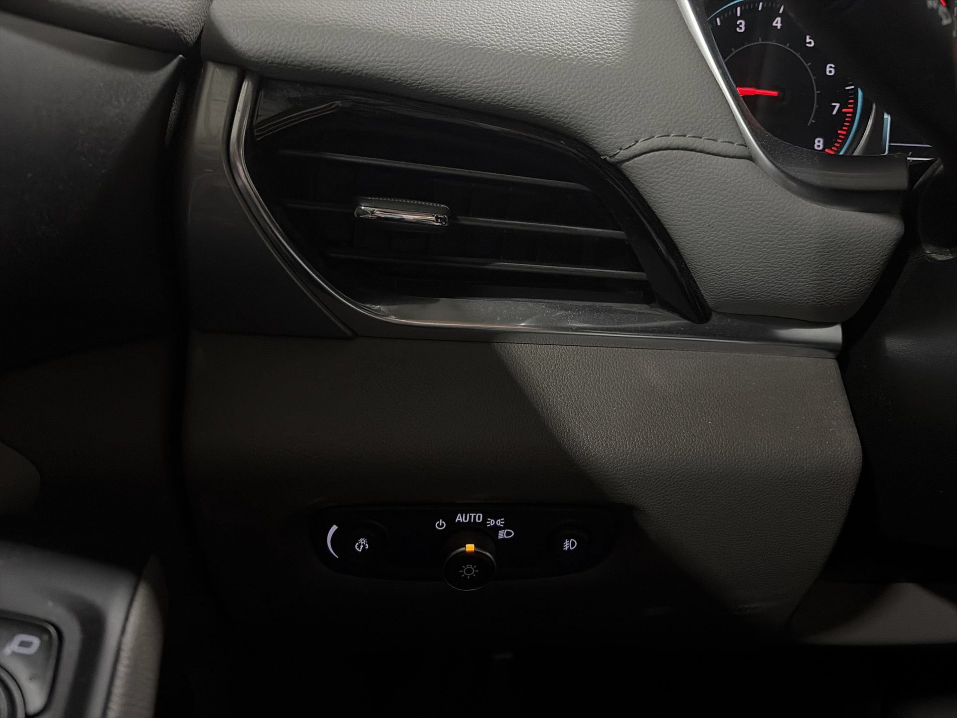 Used 2019 Chevrolet Traverse LT AWD/4WD image 19