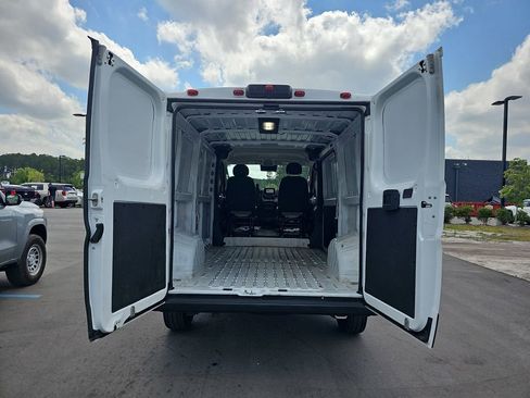 Used 2025 RAM ProMaster 2500 w/ Convenience Group FWD image 17