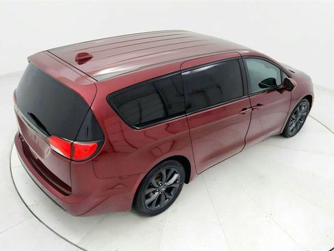 Used 2018 Chrysler Pacifica Touring Plus w/ S Appearance Package FWD image 17