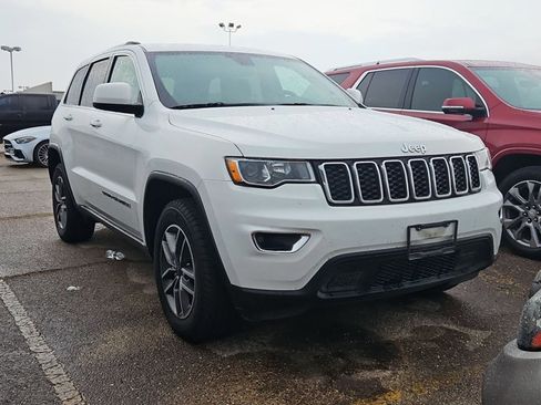 Used 2020 Jeep Grand Cherokee Laredo w/ 18" Wheel & 8.4" Radio Group image 2