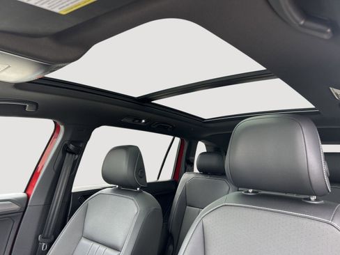 Certified 2024 Volkswagen Tiguan SE R-Line FWD image 8