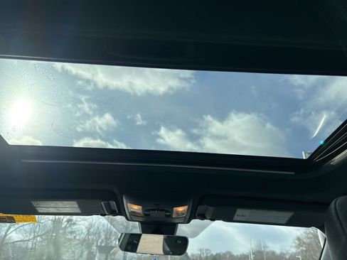 Used 2017 Toyota RAV4 SE image 33