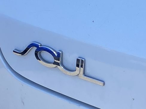 Used 2020 Kia Soul LX FWD image 5