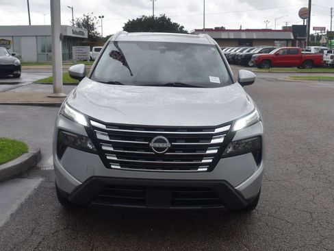 Certified 2024 Nissan Rogue SV w/ SV Premium Package FWD image 17
