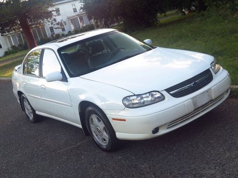 Used 2001 Chevrolet Malibu LS w/ Preferred Equipment Group 1 FWD image 24