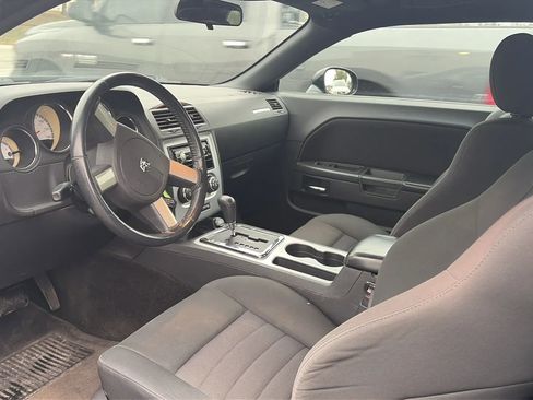 Used 2009 Dodge Challenger SE image 37