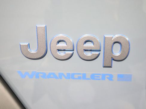 Used 2025 Jeep Wrangler Unlimited Rubicon 4xe image 13