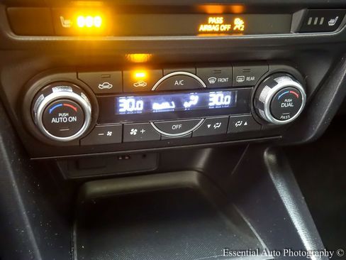 Used 2018 MAZDA MAZDA3 Grand Touring image 20