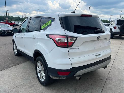 Used 2017 Ford Escape SE image 7