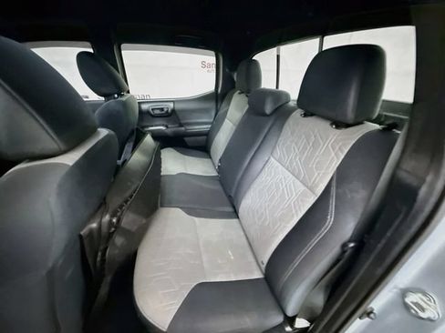 Used 2021 Toyota Tacoma TRD Off-Road AWD/4WD image 23
