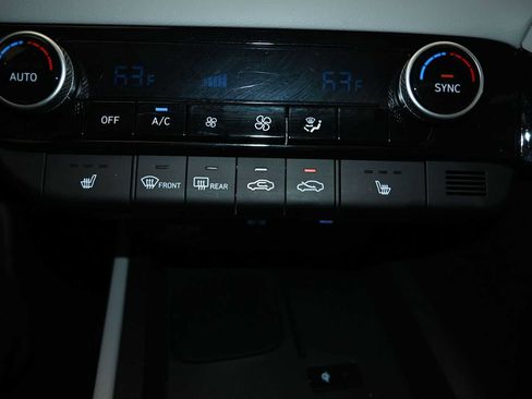 Used 2025 Hyundai Elantra Limited FWD image 16