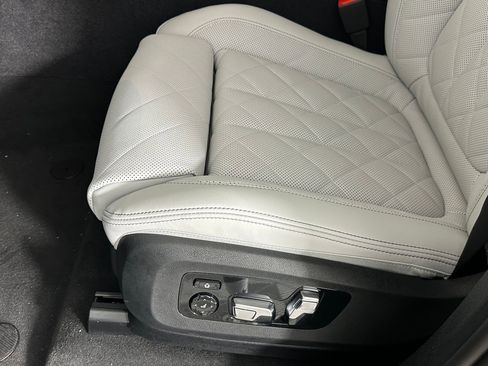 New 2026 BMW X6 xDrive40i w/ Executive Package image 11