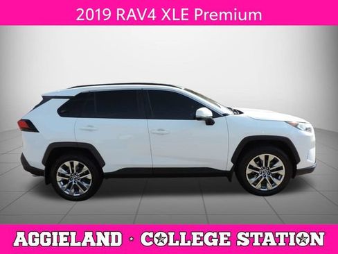 Used 2019 Toyota RAV4 XLE Premium FWD image 2