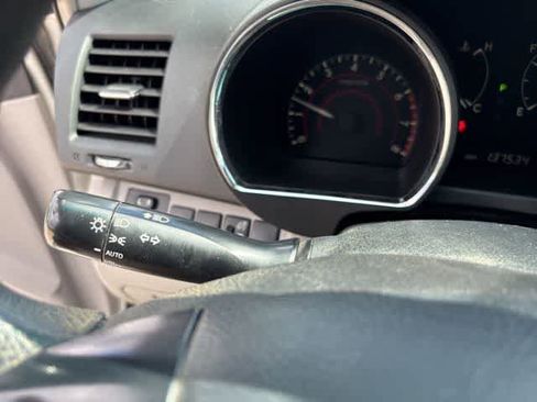 Used 2012 Toyota Highlander FWD image 14