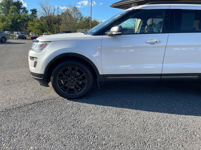 Used 2018 Ford Explorer XLT w/ Equipment Group 202A AWD/4WD image 2