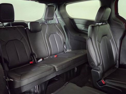 New 2026 Chrysler Pacifica Select image 33