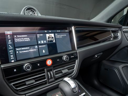 Certified 2026 Porsche Macan AWD/4WD image 23