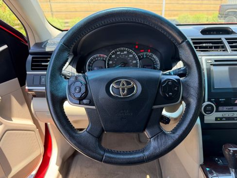 Used 2012 Toyota Camry XLE w/ Leather Pkg FWD image 17