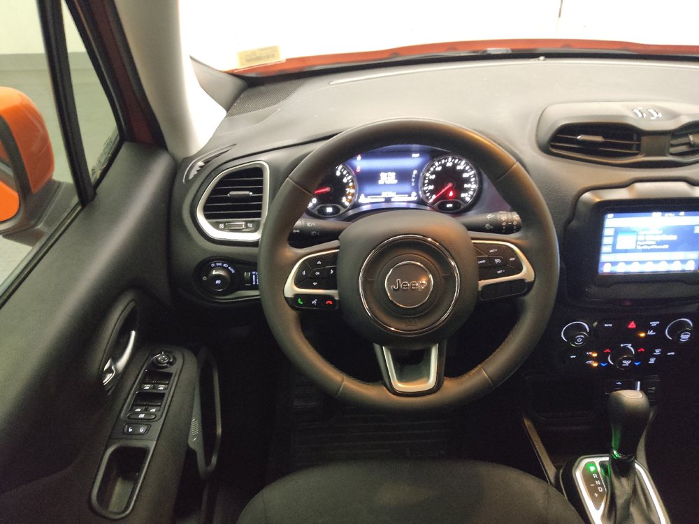 Used 2021 Jeep Renegade Latitude FWD image 22