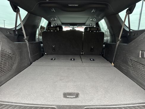 Used 2022 GMC Yukon XL SLT w/ SLT Luxury Package image 39