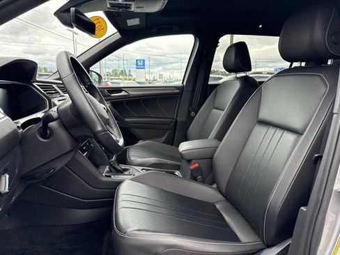 Used 2022 Volkswagen Tiguan SE R-Line AWD/4WD image 11