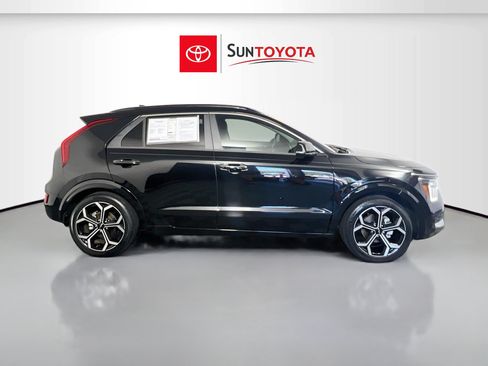 Used 2024 Kia Niro SX Touring FWD image 2