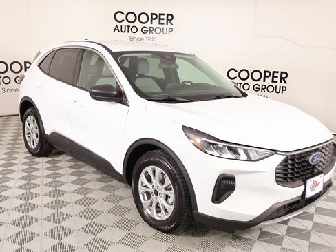 Used 2023 Ford Escape Active image 1