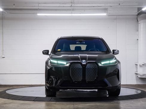 Certified 2024 BMW iX xDrive50 w/ Premium Package AWD/4WD image 2