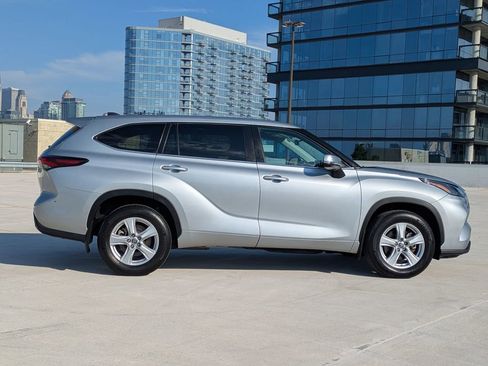 Used 2024 Toyota Highlander LE image 8