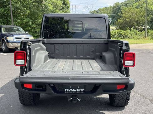 Used 2024 Jeep Gladiator Sport AWD/4WD image 16