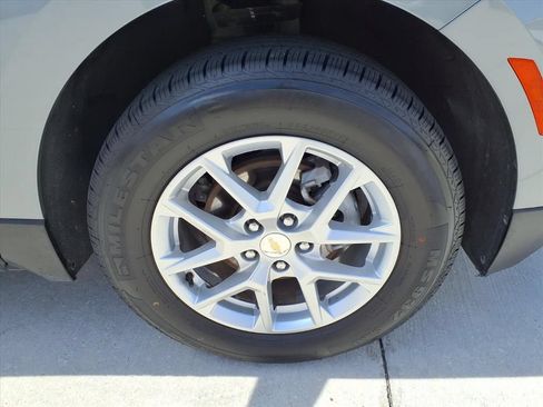 Used 2024 Chevrolet Equinox LT AWD/4WD image 7