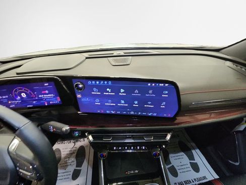 Certified 2024 Chevrolet Traverse RS AWD/4WD image 22