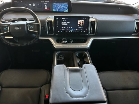 Certified 2025 Ford Expedition Platinum AWD/4WD image 12
