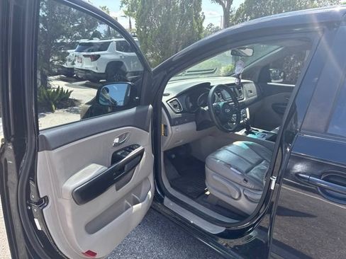 Used 2016 Kia Sedona L FWD image 6