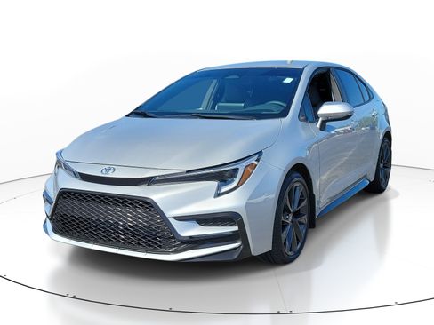 Used 2026 Toyota Corolla SE FWD image 3