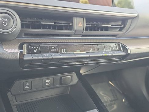 Used 2024 Toyota Prius XLE FWD image 19