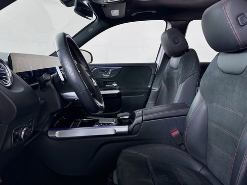 Certified 2023 Mercedes-Benz GLB 250 image 17
