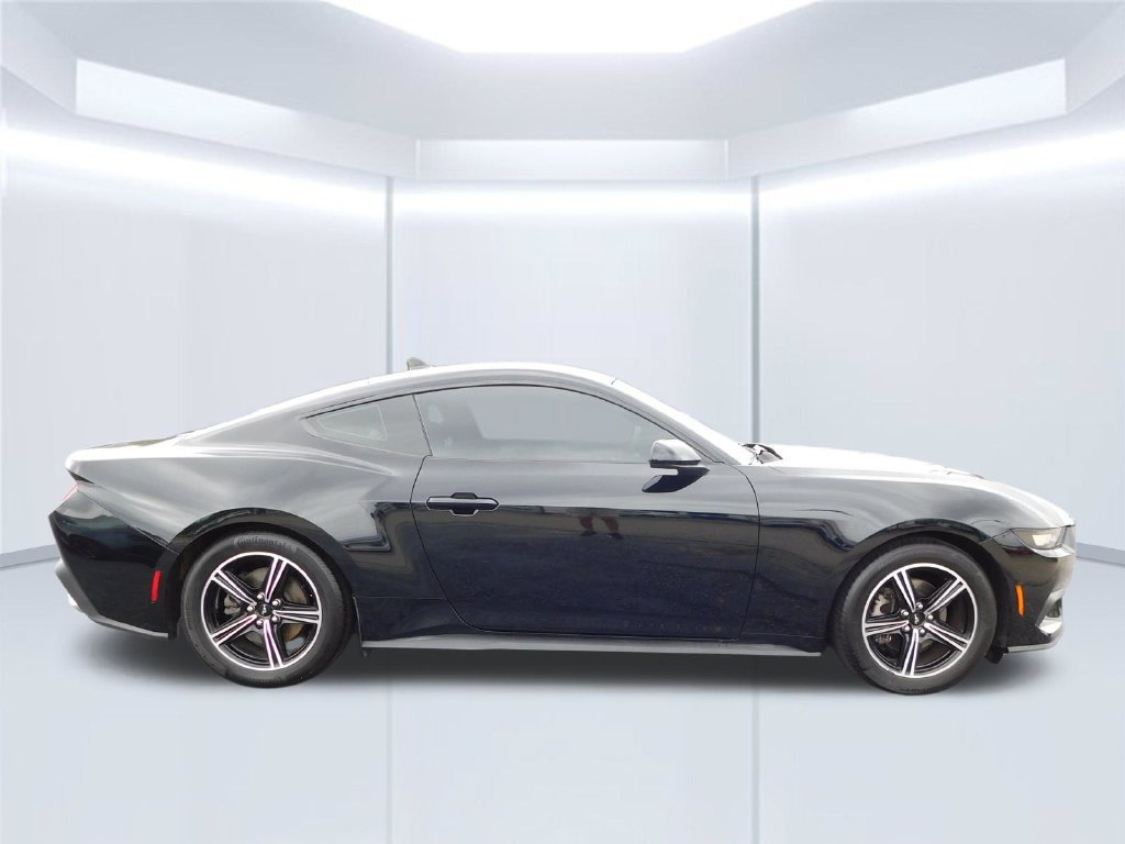 Used 2025 Ford Mustang Coupe RWD image 2