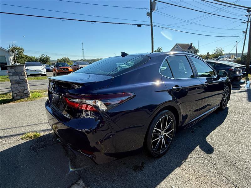 Used 2021 Toyota Camry SE w/ Cold Weather Package FWD image 5