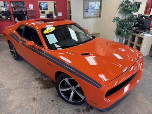 Used 2013 Dodge Challenger R/T RWD image 18