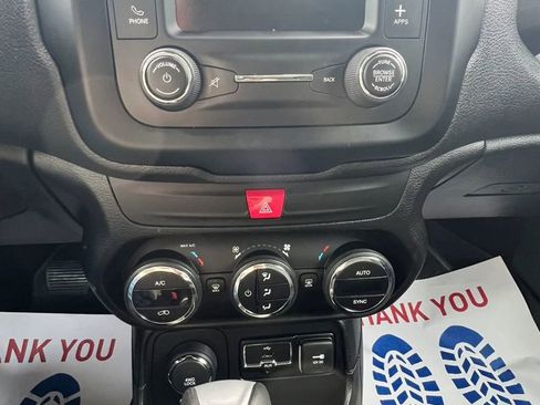 Used 2016 Jeep Renegade Latitude w/ Popular Equipment Group image 15