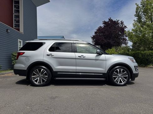 Used 2017 Ford Explorer Platinum AWD/4WD image 2