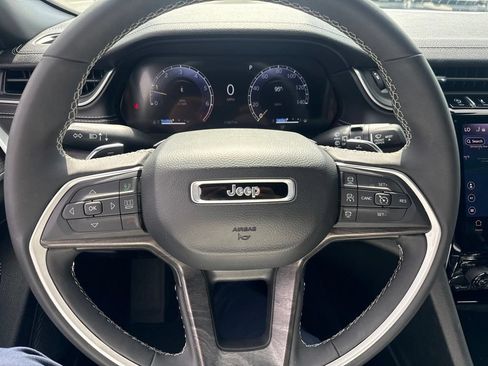 Used 2025 Jeep Grand Cherokee L Limited AWD/4WD image 18