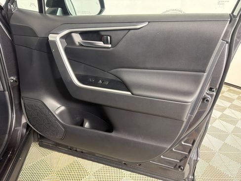 Used 2025 Toyota RAV4 XLE FWD image 15